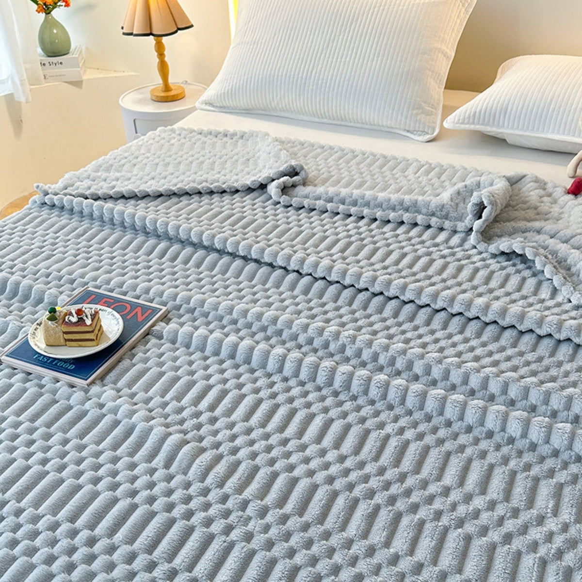 LoungeYard | Pebble Touch Ultra Soft Throw Blanket — product view 1