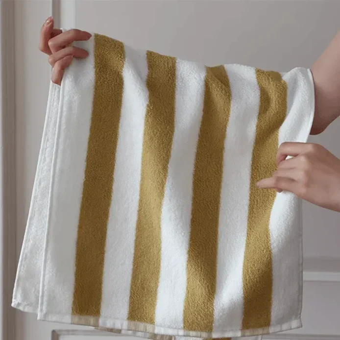 LoungeYard | Retro Stripes Towel (Chunky) — product view 4