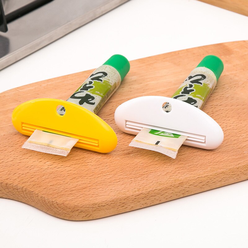 LoungeYard | Easy Roll Toothpaste Squeezer — product view 3