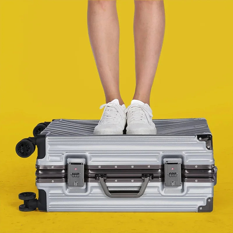 LoungeYard | Aluminum frame Hardshell suitcase – Geneva — product view 2