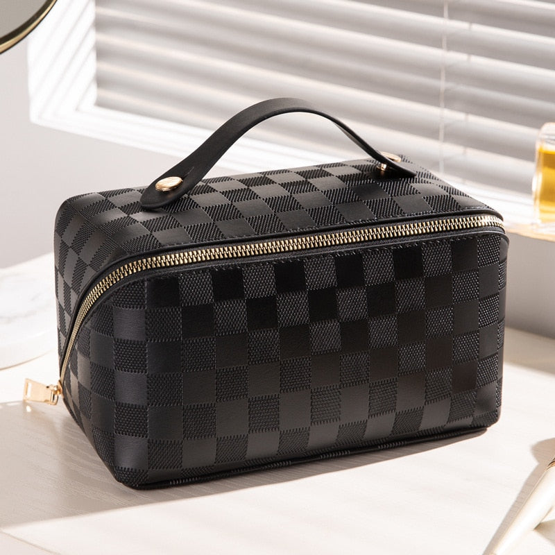 Cosmetic bag in check pattern made of PU leather with carrying handle — product view 6