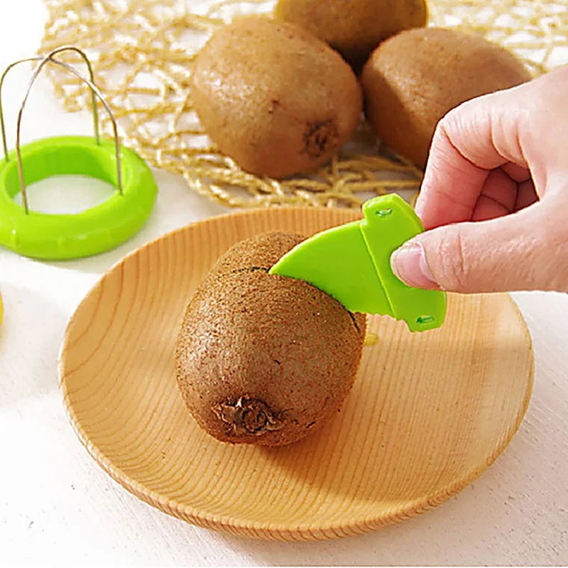 LoungeYard | Fruit Lover Kiwi Cutter — product view 2