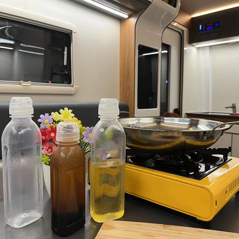LoungeYard | Easy Squeeze Oil Dispenser Bottle — product view 3