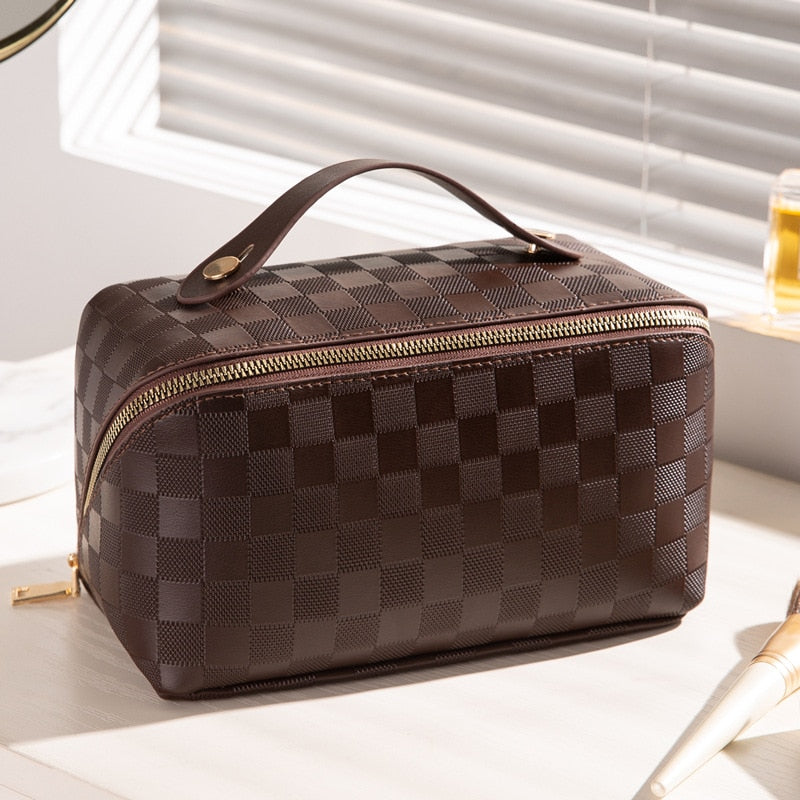 Cosmetic bag in check pattern made of PU leather with carrying handle — product view 5