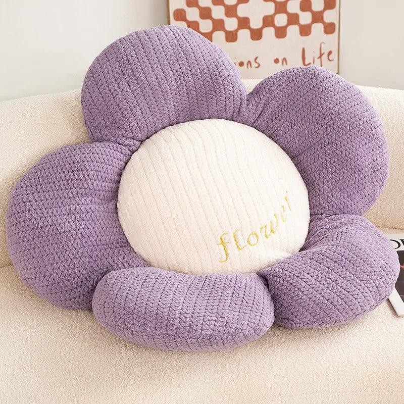 LoungeYard | Daisy Cushion — product view 2