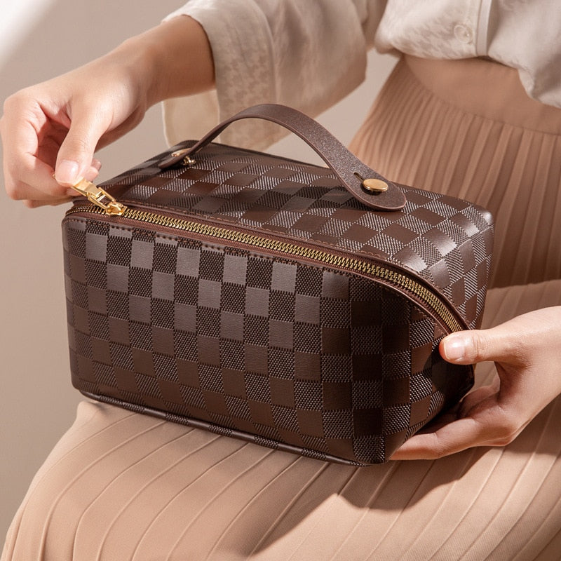 Cosmetic bag in check pattern made of PU leather with carrying handle — product view 7