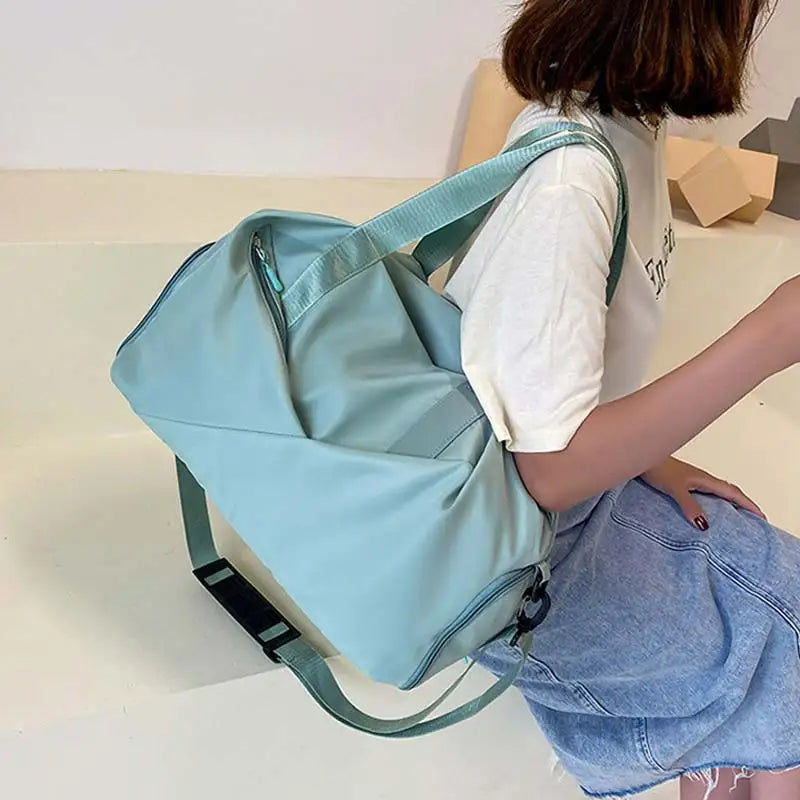 LoungeYard | Sports bag - Stylish multifunctional sports bag for any occasion — product view 2
