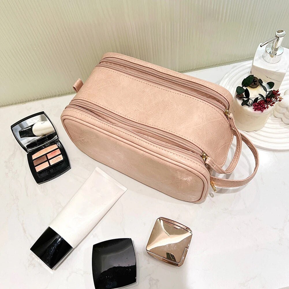 LoungeYard | Beauty Bag - Spacious bag - Ideal for your beauty essentials! — product view 3