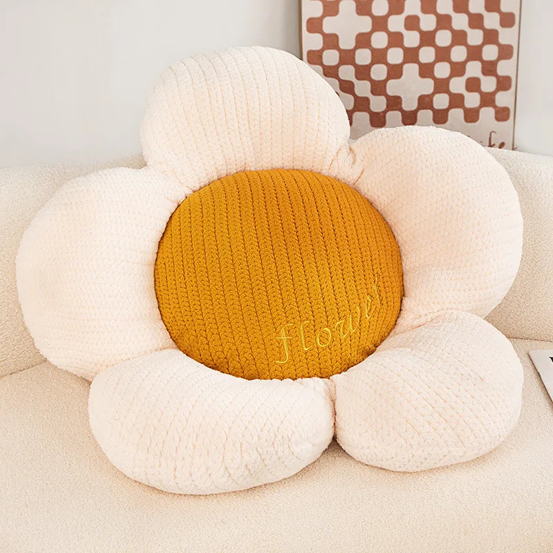 LoungeYard | Daisy Cushion — product view 5