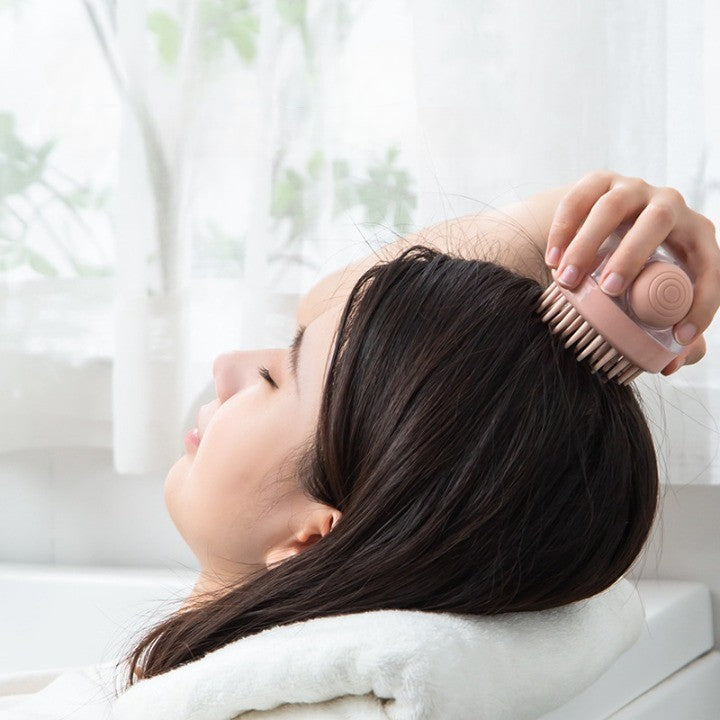 LoungeYard | Quick Clean Shampoo Dispenser Hair Massager Brush — product view 4