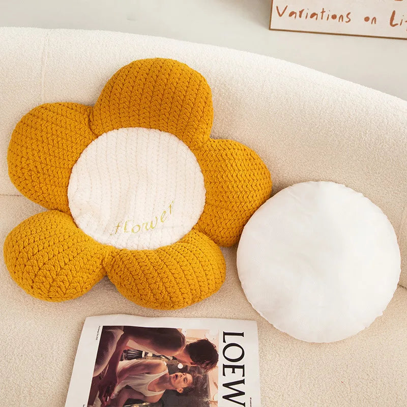 LoungeYard | Daisy Cushion — product view 3