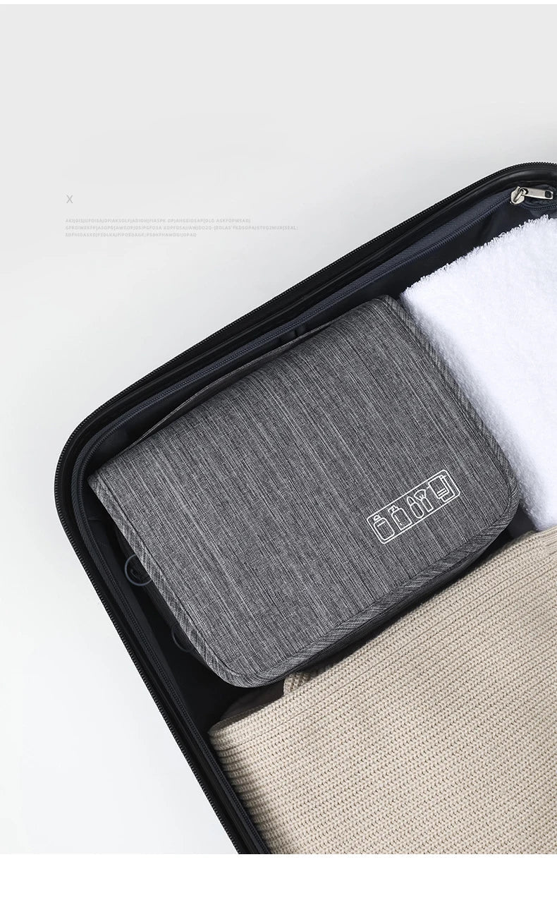 LoungeYard | Hanging toiletry bag for men — product view 6