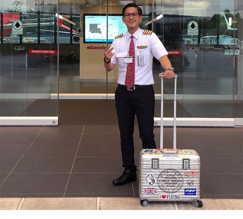 LoungeYard | Aluminium-Magnesium Hardcase Suitcase – Monaco — product view 2