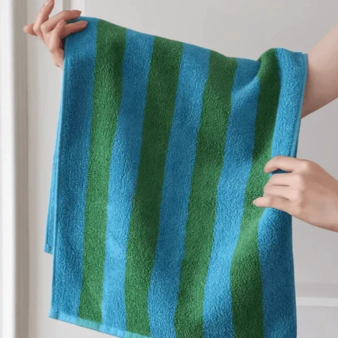 LoungeYard | Retro Stripes Towel (Chunky) — product view 3