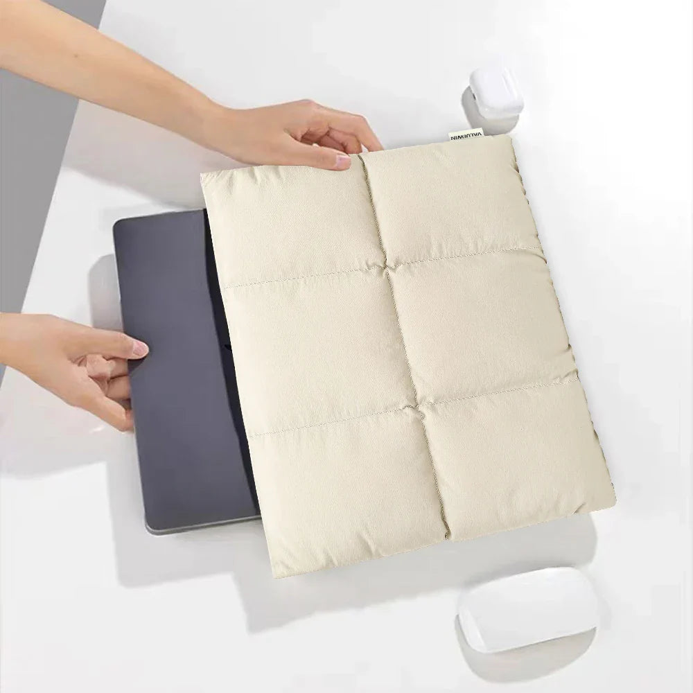 LoungeYard | Magnetic Puffy Laptop Sleeve — product view 5