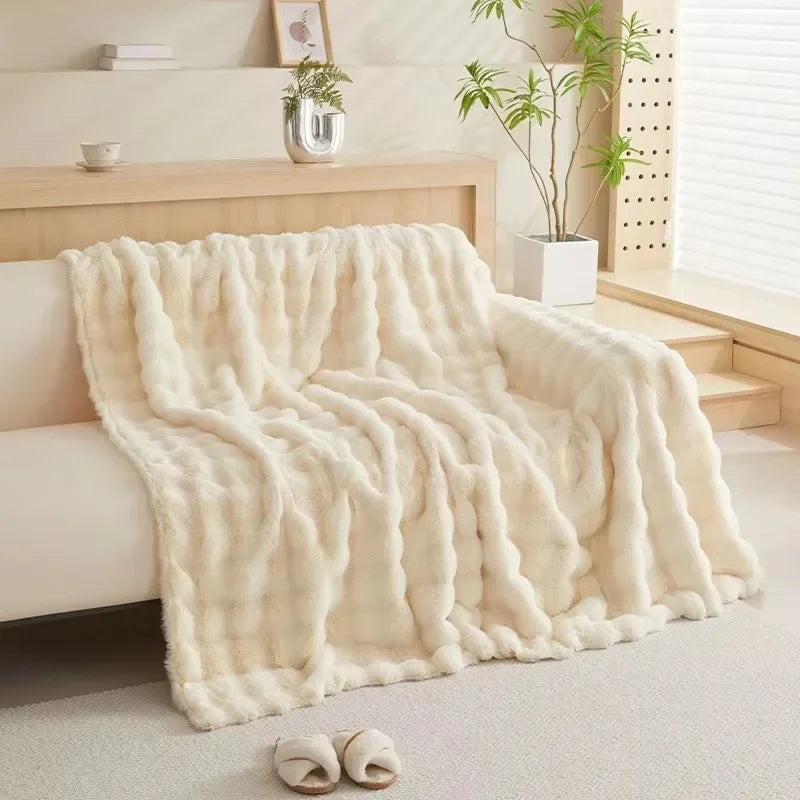 LoungeYard | Plush Throw for a Cozy Interior — product view 2