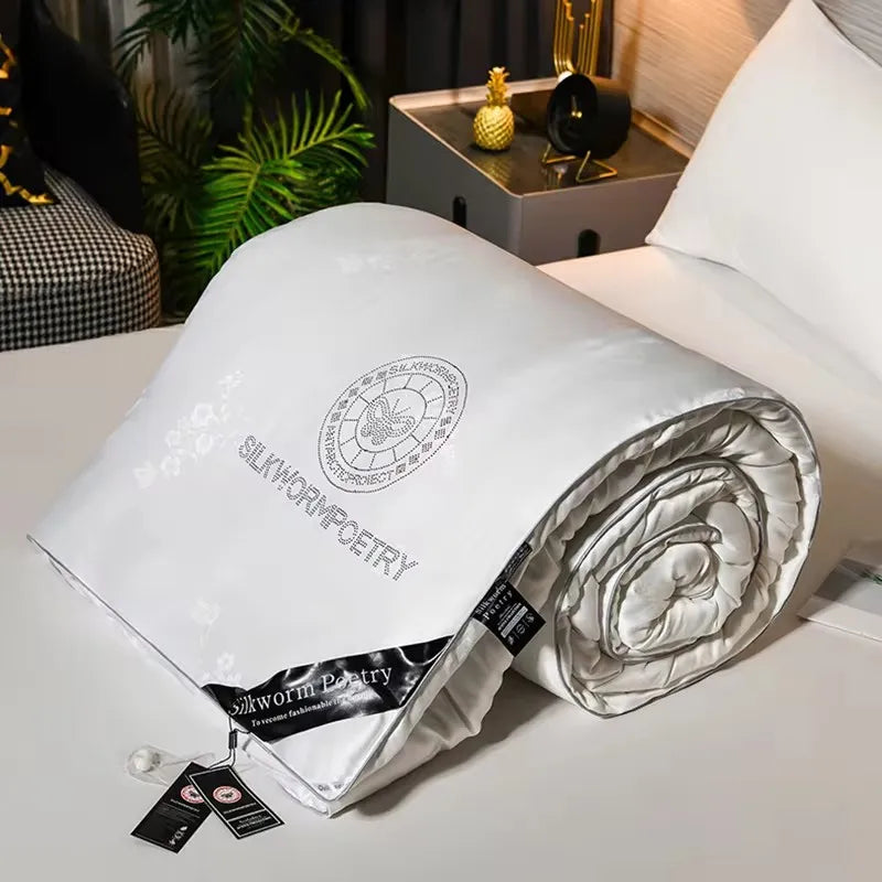 LoungeYard | Luxury Winter Duvet made of 100% Mulberry Silk — product view 1