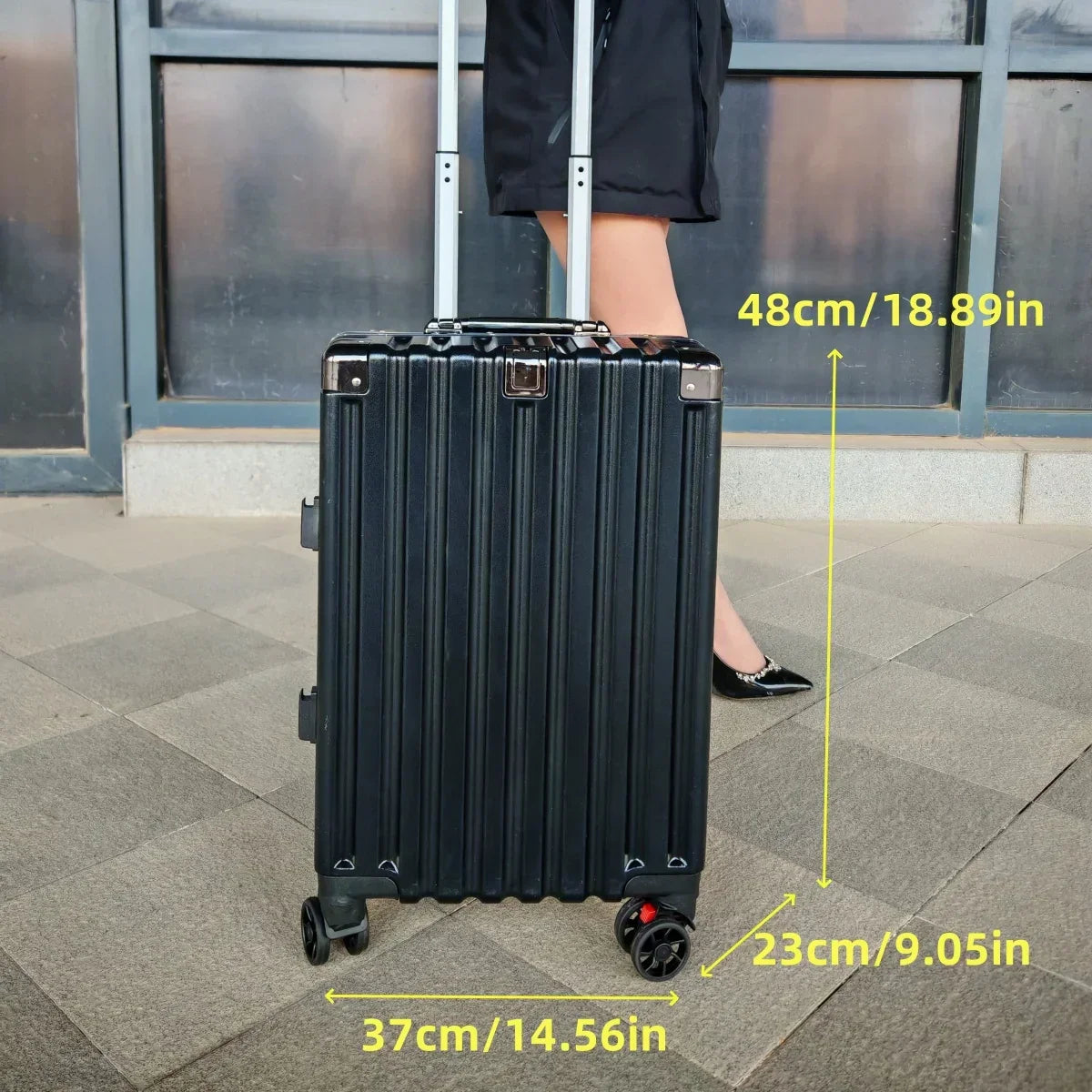 LoungeYard | Hardshell suitcase with aluminum frame – Vilnius — product view 5