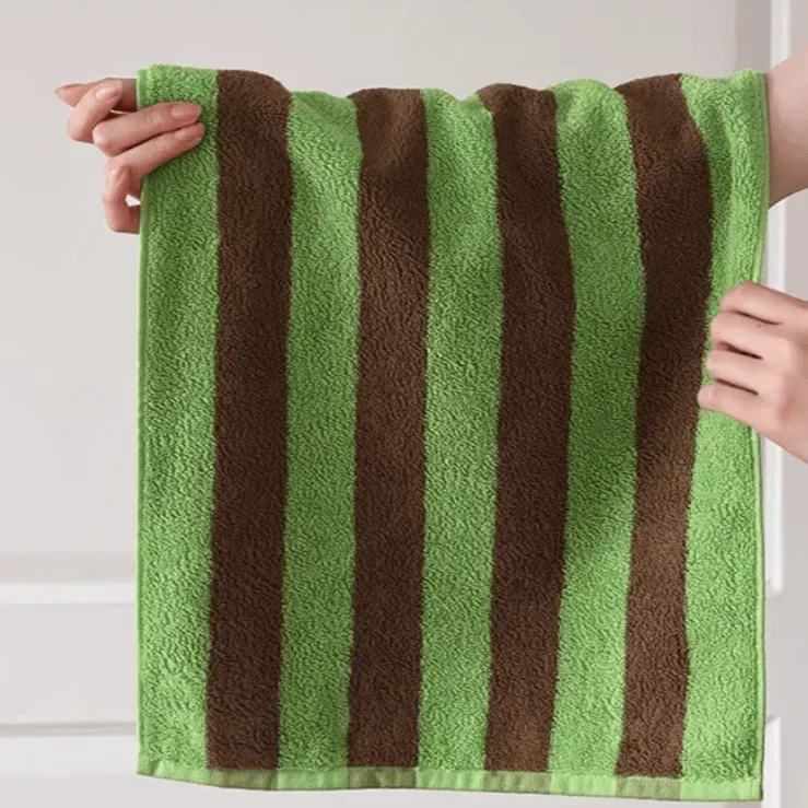 LoungeYard | Retro Stripes Towel (Chunky) — product view 2