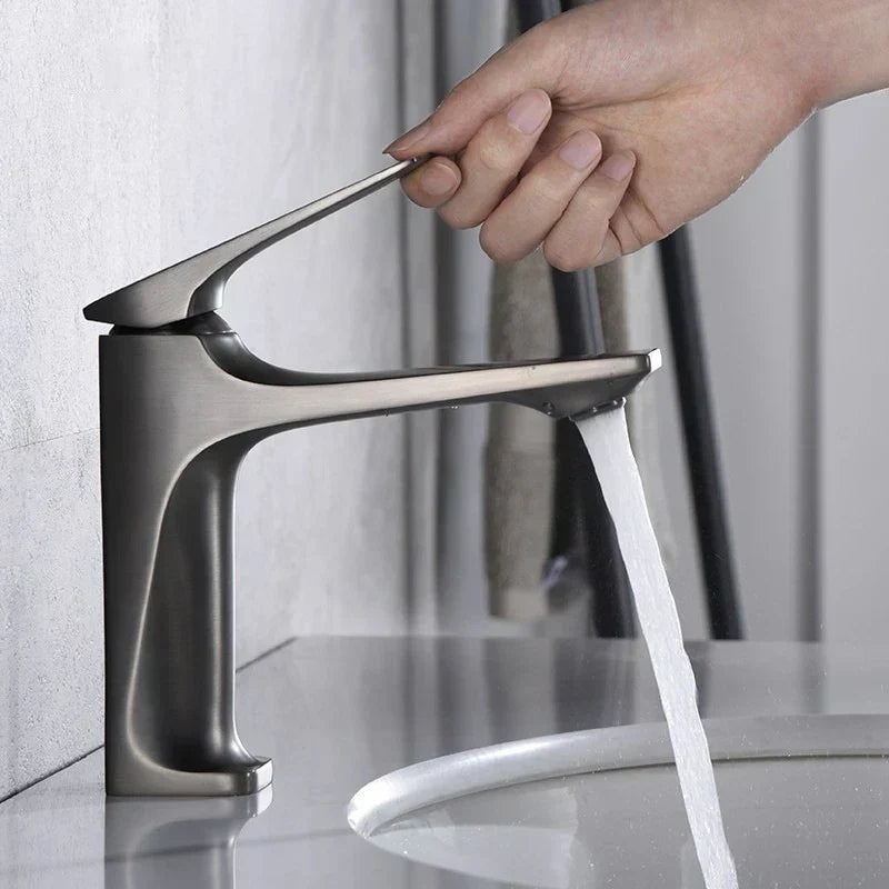 LoungeYard | Elegant bathroom faucet - with single lever for timeless comfort — product view 6