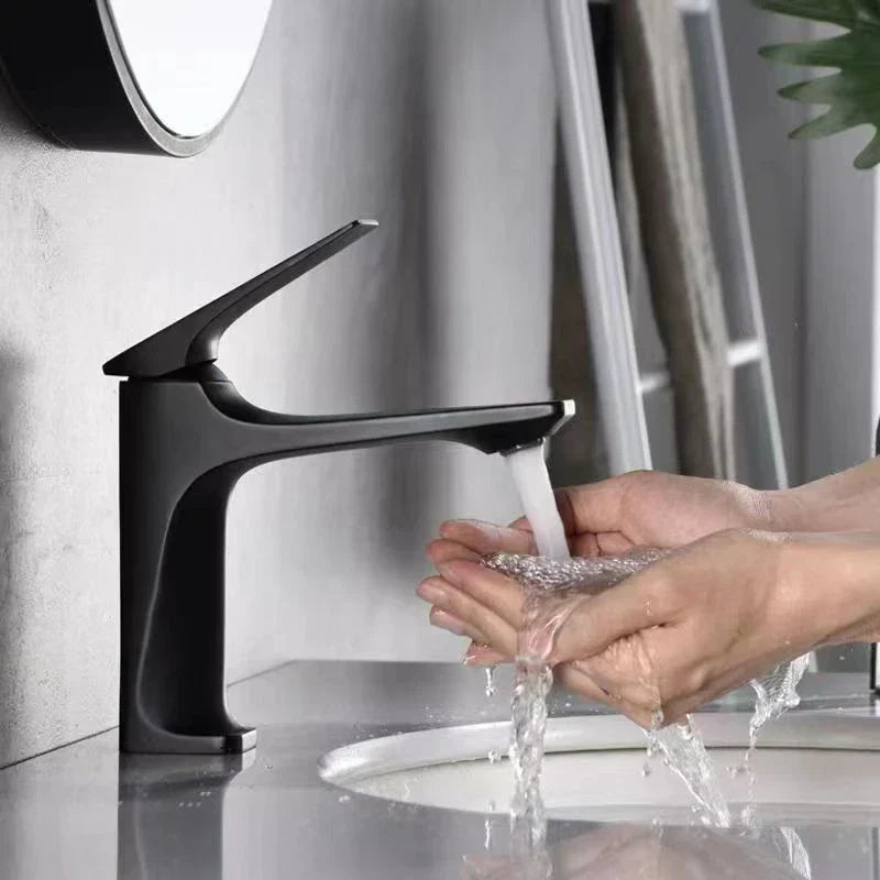 LoungeYard | Elegant bathroom faucet - with single lever for timeless comfort — product view 5