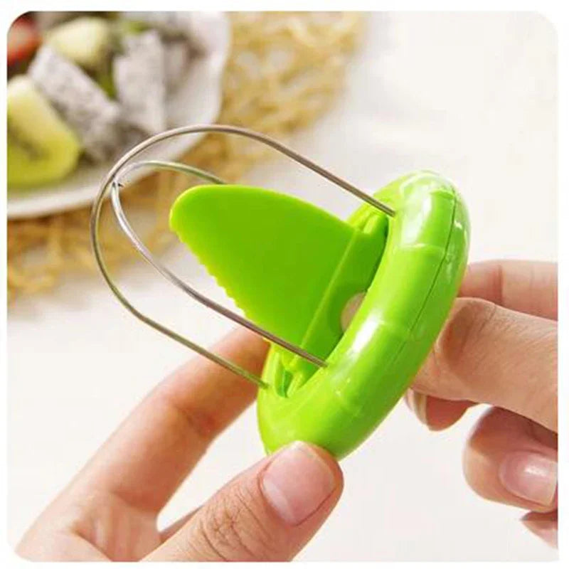 LoungeYard | Fruit Lover Kiwi Cutter — product view 4