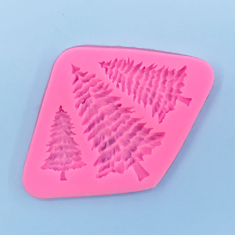 LoungeYard | Joyful Tree Cake Mold — product view 4