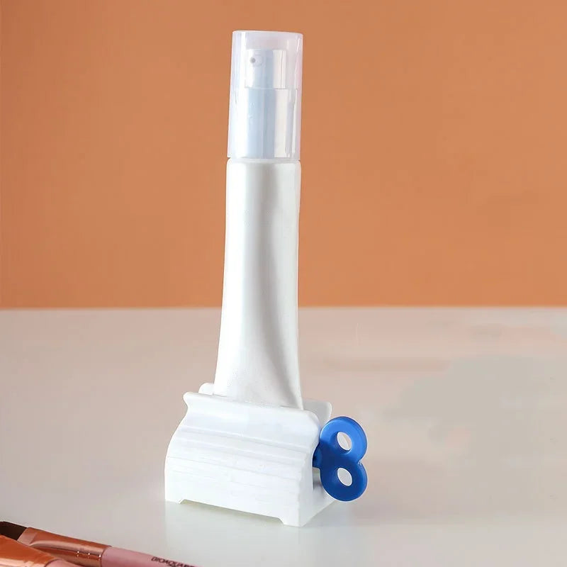 LoungeYard | Lazy Toothpaste Squeezer — product view 4