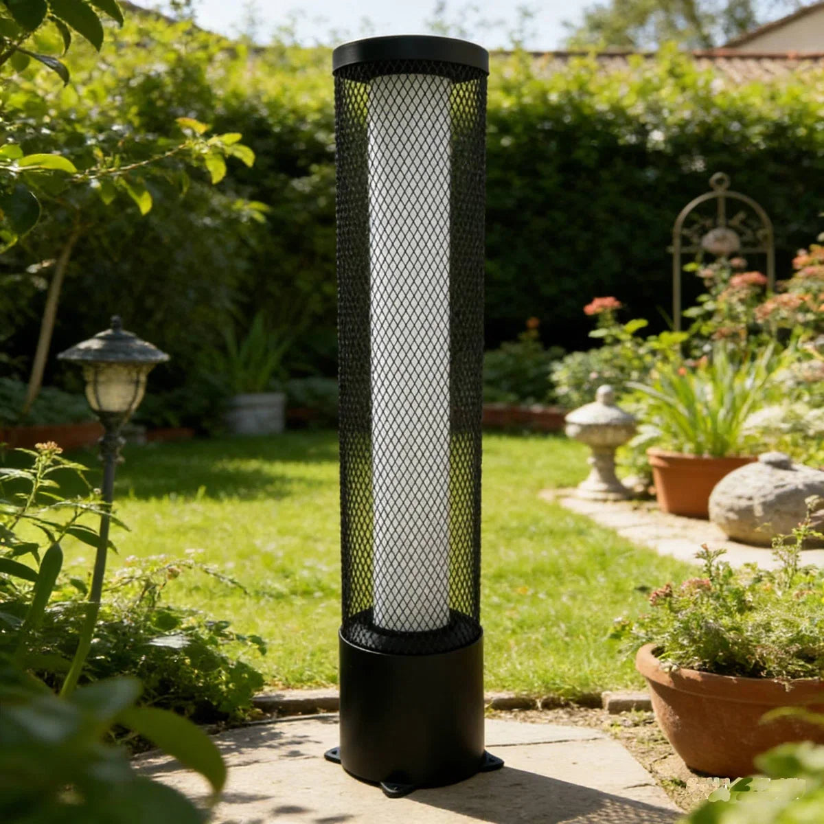 LOUNGE YARD Solar Powered Dual Lighting Mode Steel Floor Lamp — product view 2