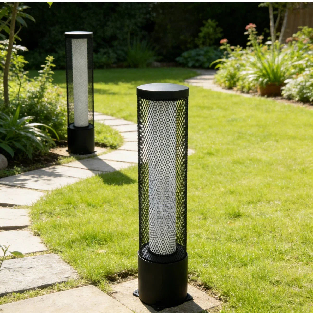 LOUNGE YARD Solar Powered Dual Lighting Mode Steel Floor Lamp — product view 3