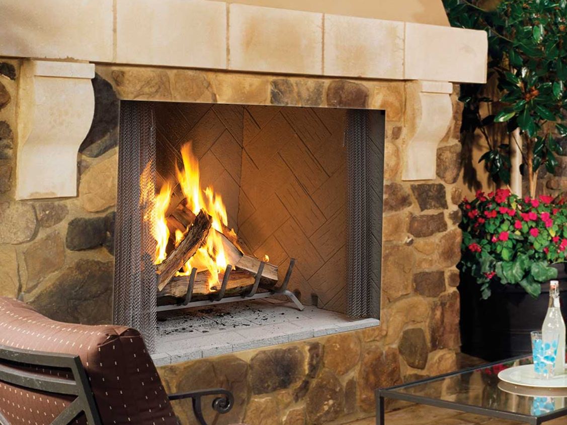Superior - 50&quot; Outdoor/Indoor Fireplace - WRE4550 - White Herringbone or White Stacked Refractory Panels