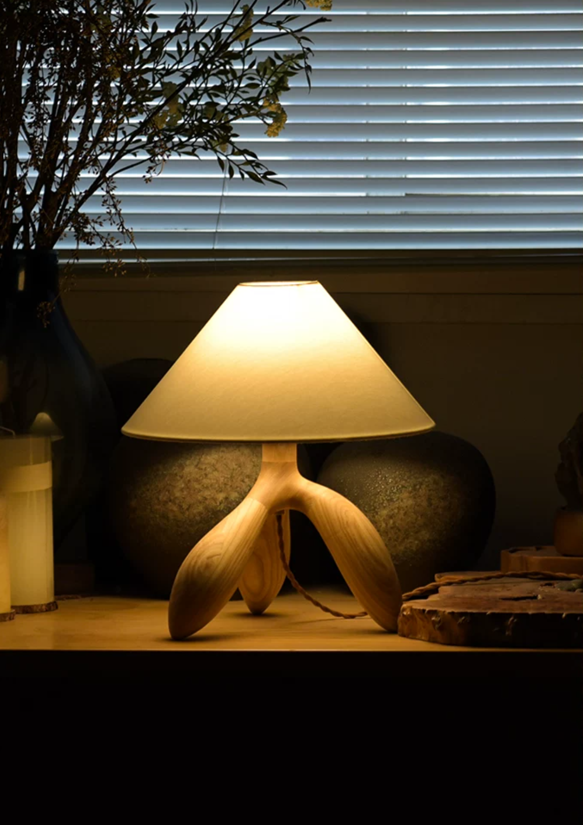 Trefoil Wood Table Lamp — product view 3
