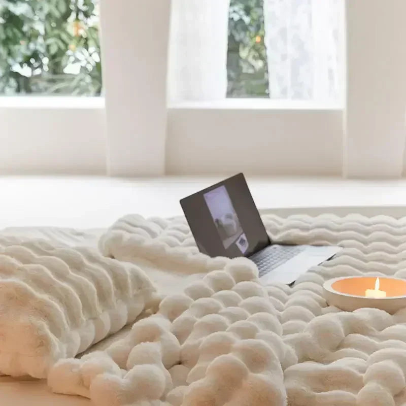 LoungeYard | Soft Plush Blanket - CozyCloud — product view 4