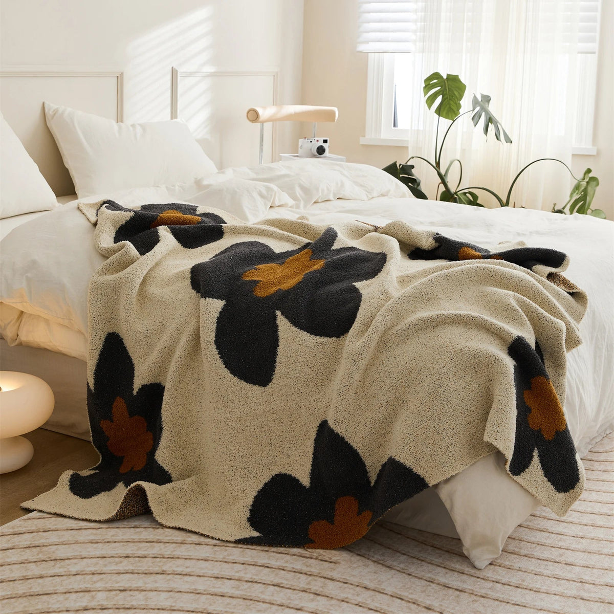 LoungeYard | Cozy Floral Knitted Throw Blanket — product view 2