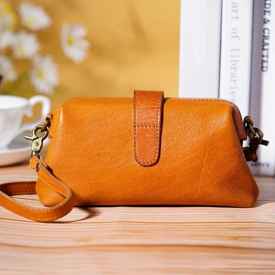 LoungeYard | Genuine Leather Retro Handmade Bag — product view 4