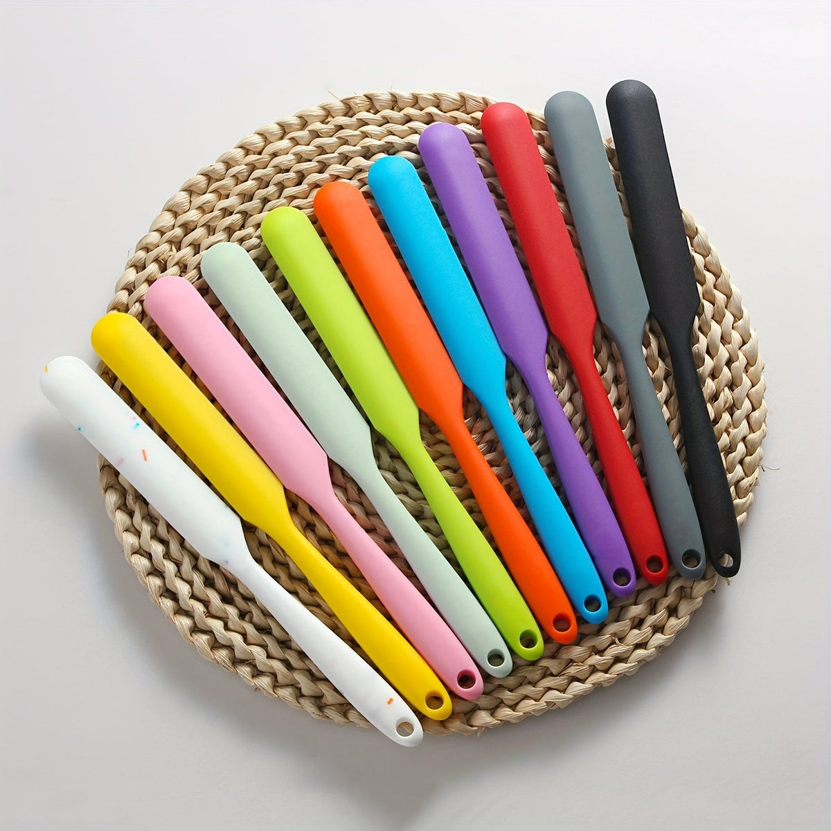 LoungeYard | Silicone Spatula for Baking and Icing — product view 2