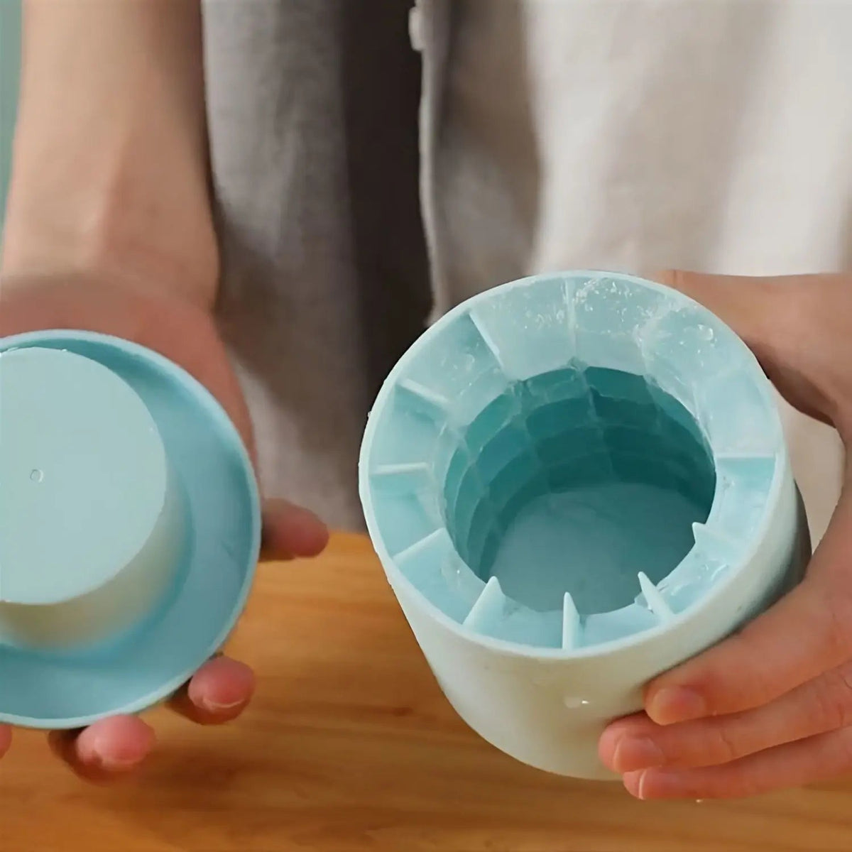 LoungeYard | FrostFury — Clever ice balls for flawless drinks and a stress-free party — product view 2