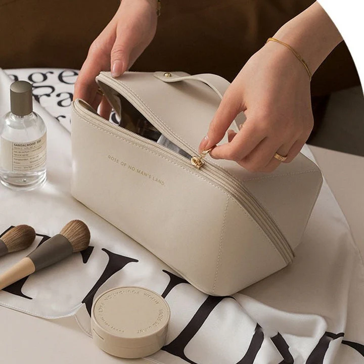 LoungeYard | Luxurious cosmetic bag — product view 6