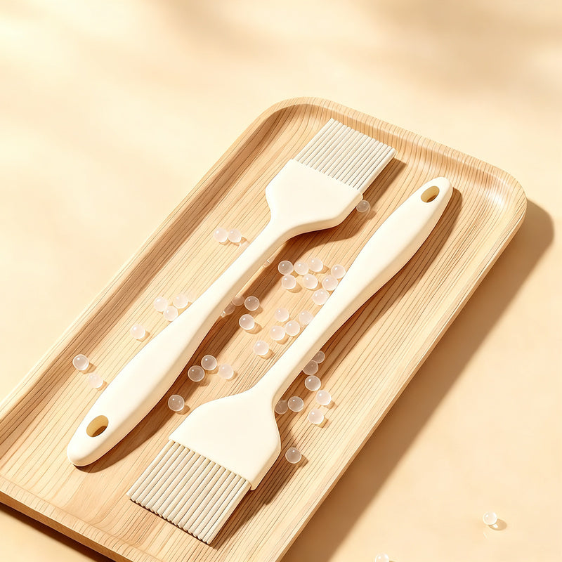 Silicone oil brush with wooden handle — product view 2