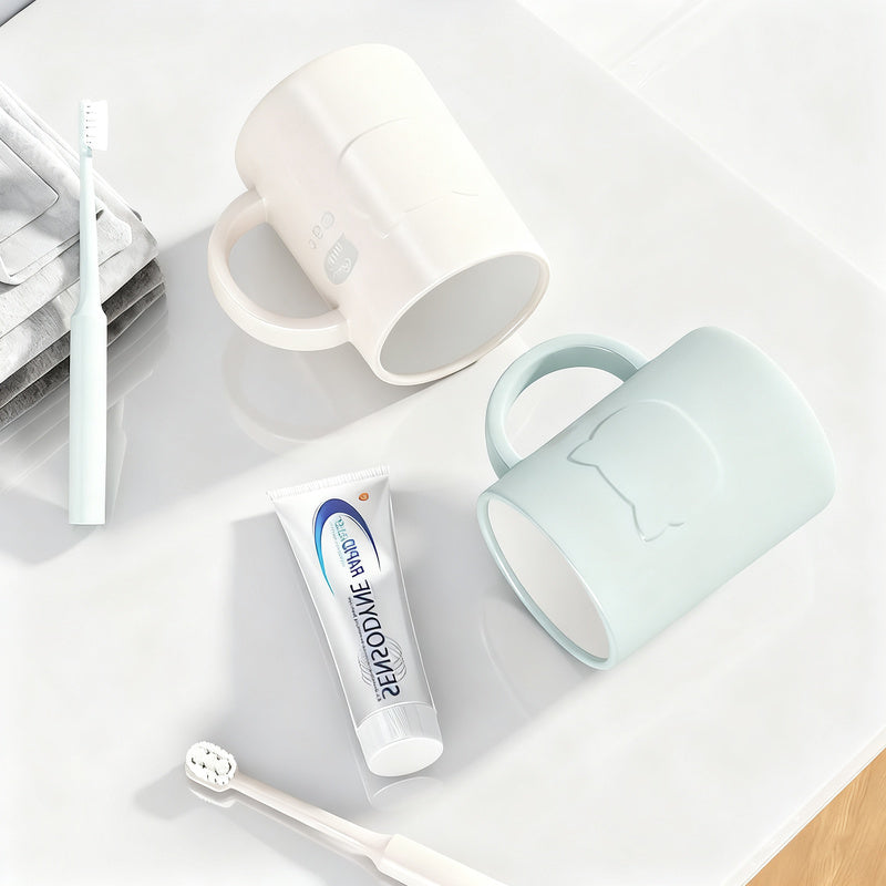 Plastic toothbrush cup with handle, non-slip — product view 2