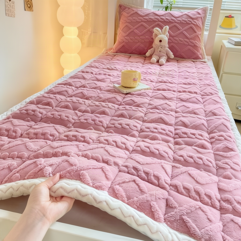 Fleece mattress topper, warm and soft — product view 1