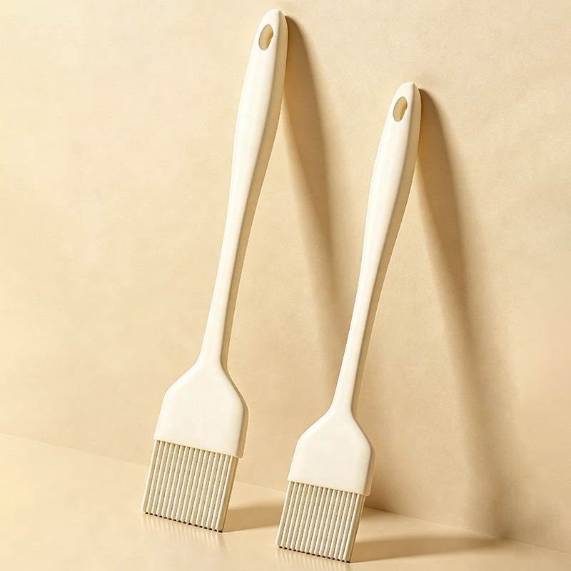 Silicone oil brush with wooden handle — product view 1