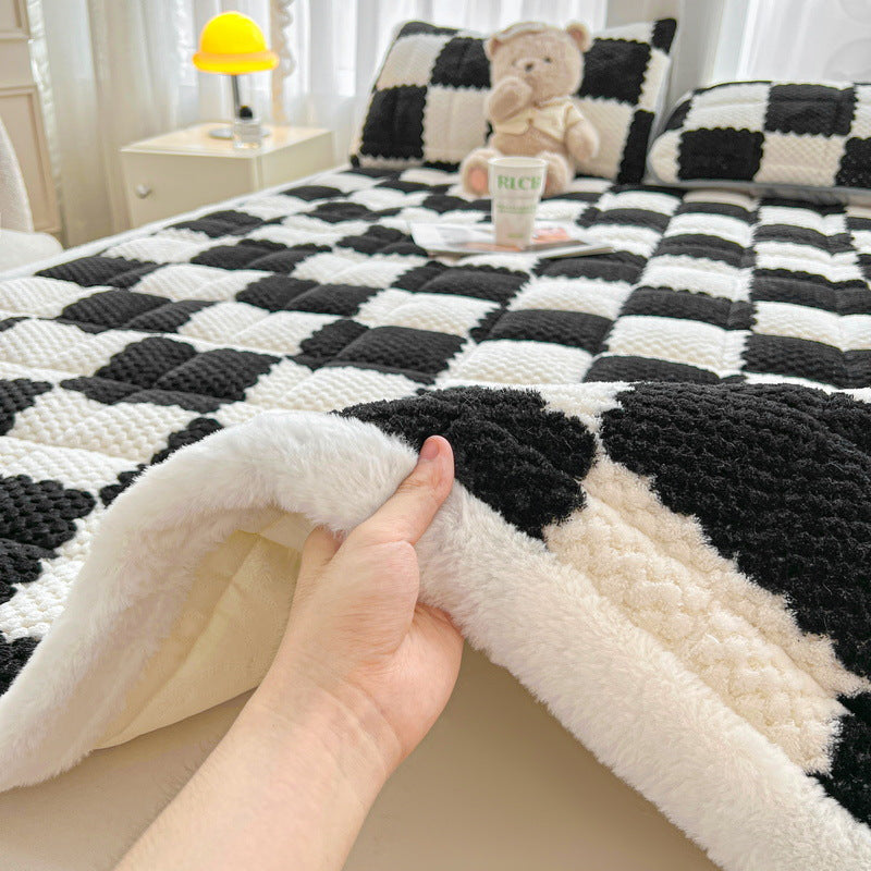 Fleece mattress topper, warm and soft — product view 3