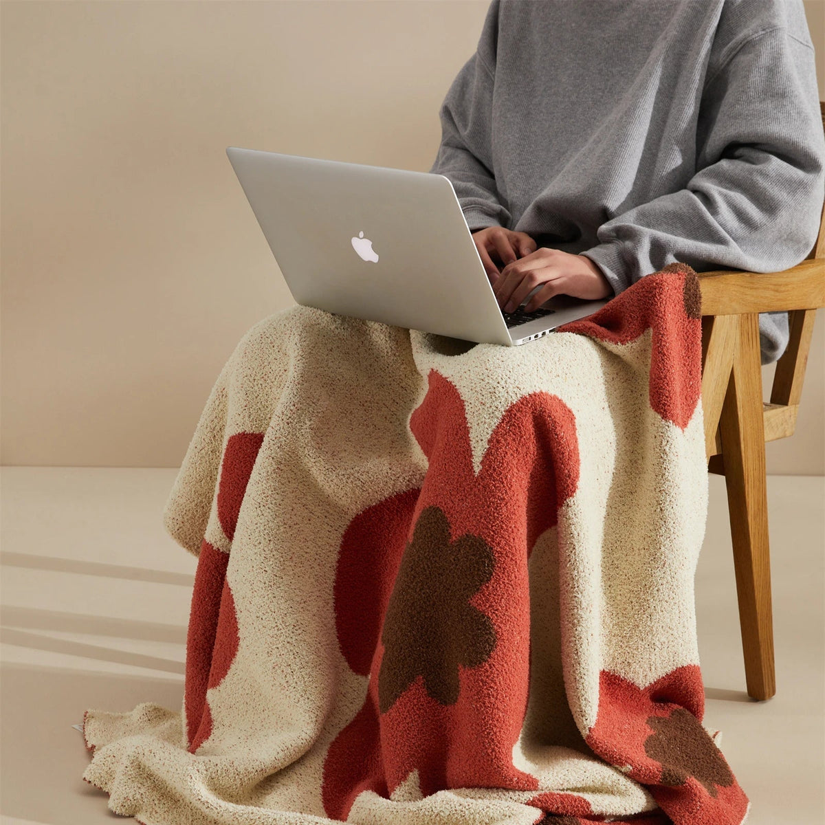 LoungeYard | Cozy Floral Knitted Throw Blanket — product view 5