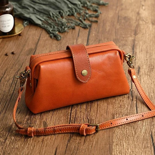 LoungeYard | Genuine Leather Retro Handmade Bag — product view 2