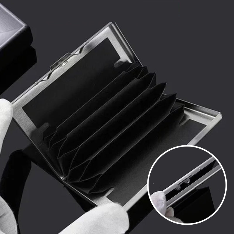 LoungeYard | Ultral thin card case with theft and demagnetization protection — product view 2
