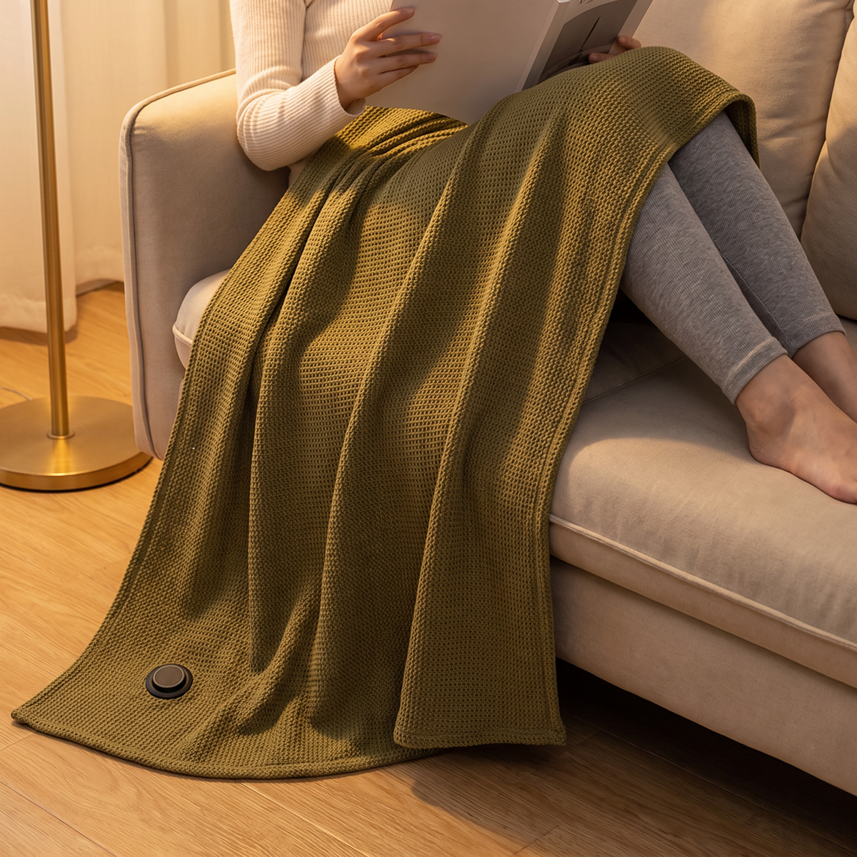 USB Heated Shawl Wrap with Zipper, 3 Temperature Levels, Portable Electric Warming Blanket for Indoor & Outdoor Use — product view 2