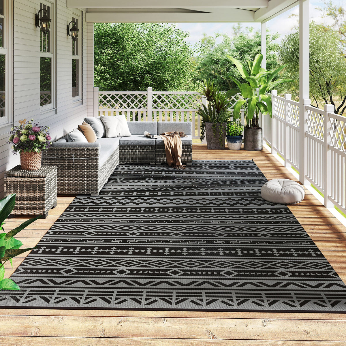 9' x 18' Reversible Outdoor Rug, Black Gray Geometric — product view 2