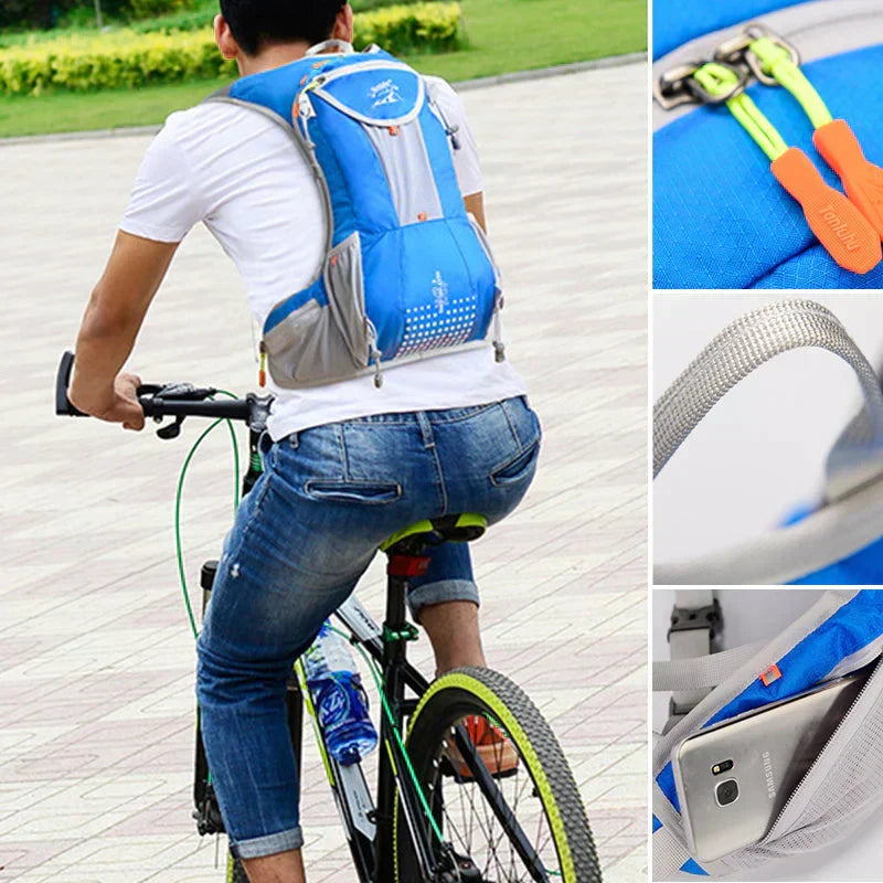 LoungeYard | Lightweight, Waterproof & with Integrated Water Bladder - AquaPack — product view 3