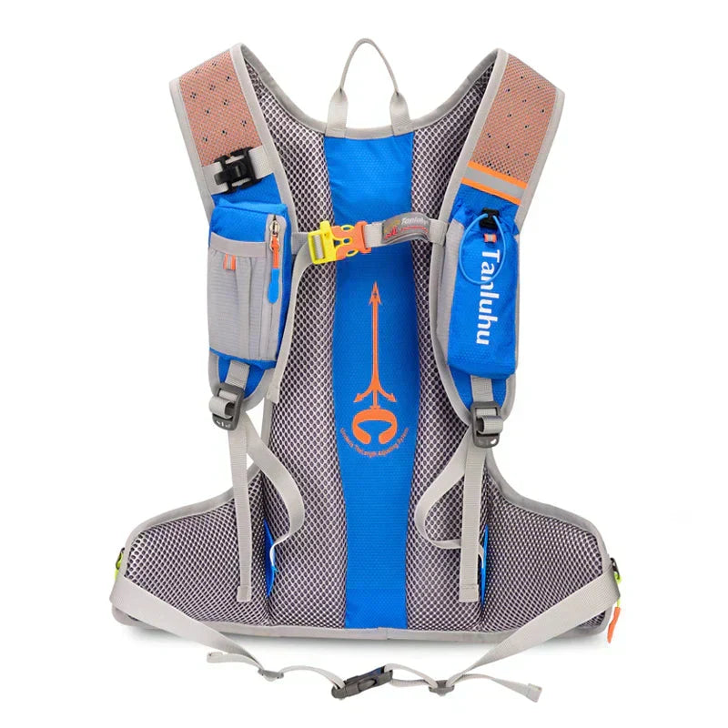 LoungeYard | Lightweight, Waterproof & with Integrated Water Bladder - AquaPack — product view 6